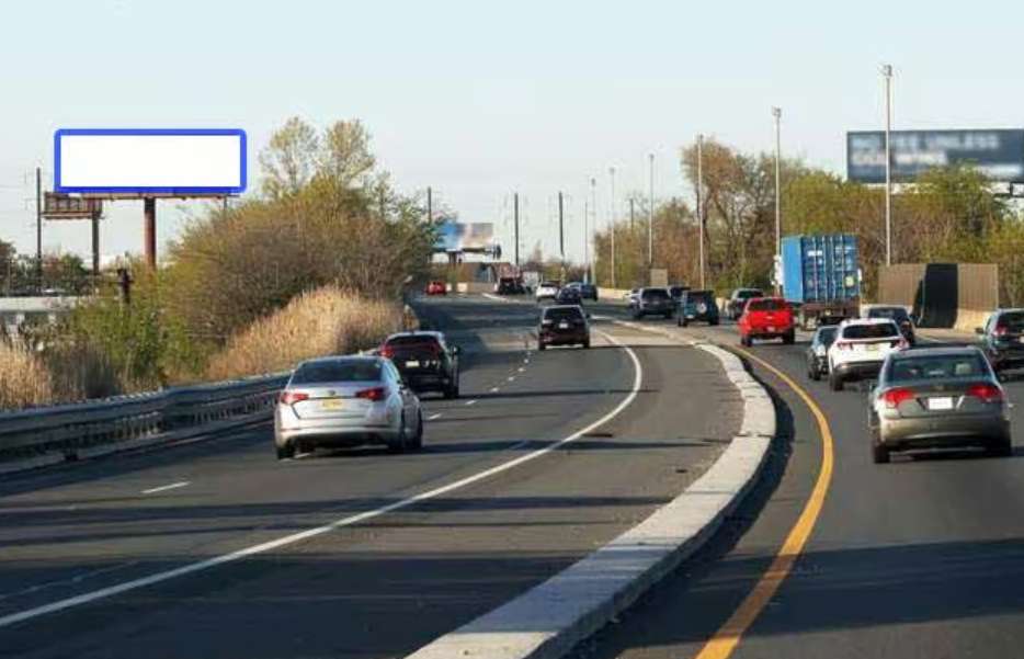 Rt 1-9 0.75 mi N/O I-78 W/S F/S Media