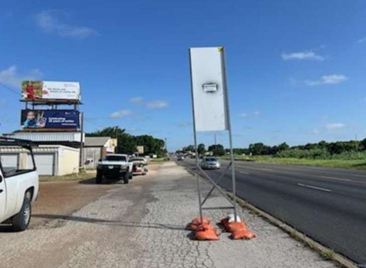 W/S HWY 6, .4 MI S/O JCT 79W, F/S BOTTOM