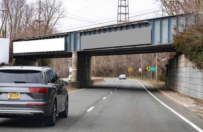 Location photo for Harbor Ct E near East Hills Surgery Center (Roslyn)