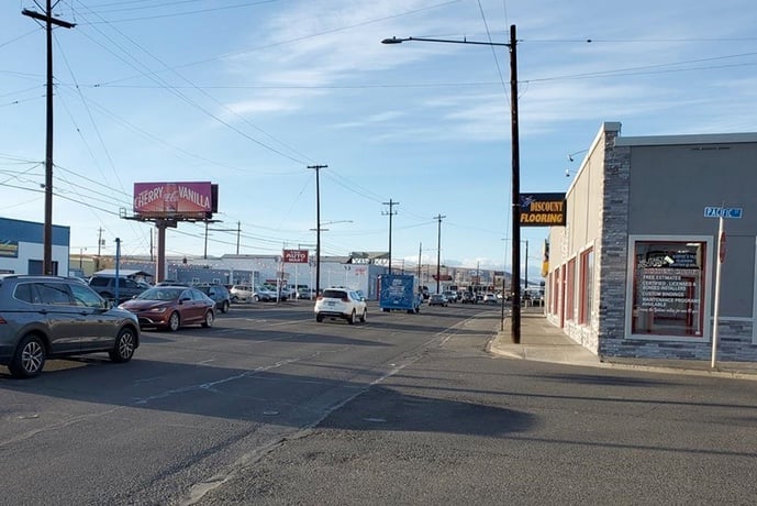 S 1ST ST WL 125' S/O RACE ST Media