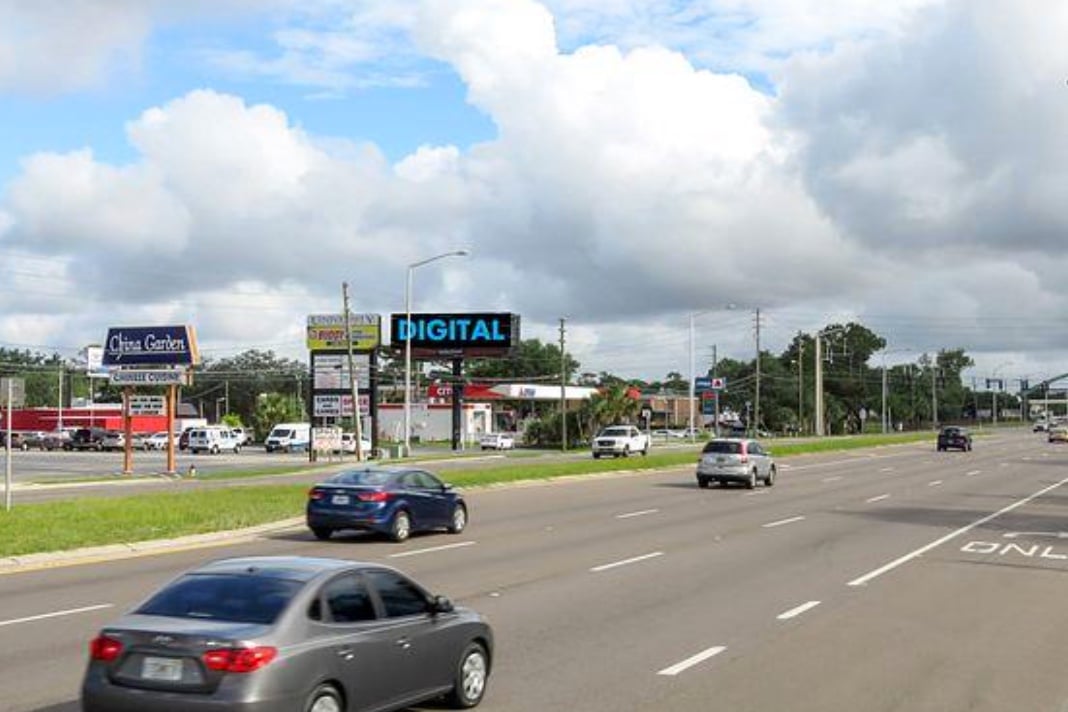 Location photo for S Semoran Blvd near S Semoran Blvd and University Center Dr (Winter Park)