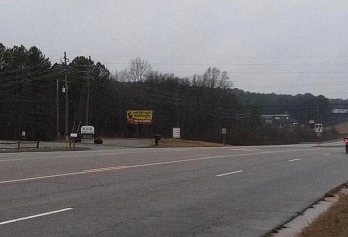 1235 US 421 N. 0.3 mi N/O US 1 WS Media