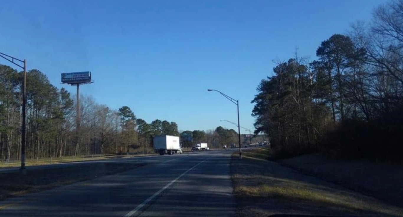 Location photo for 19th Ave near The Welcome to Sweet Home Alabama Sign (Valley)