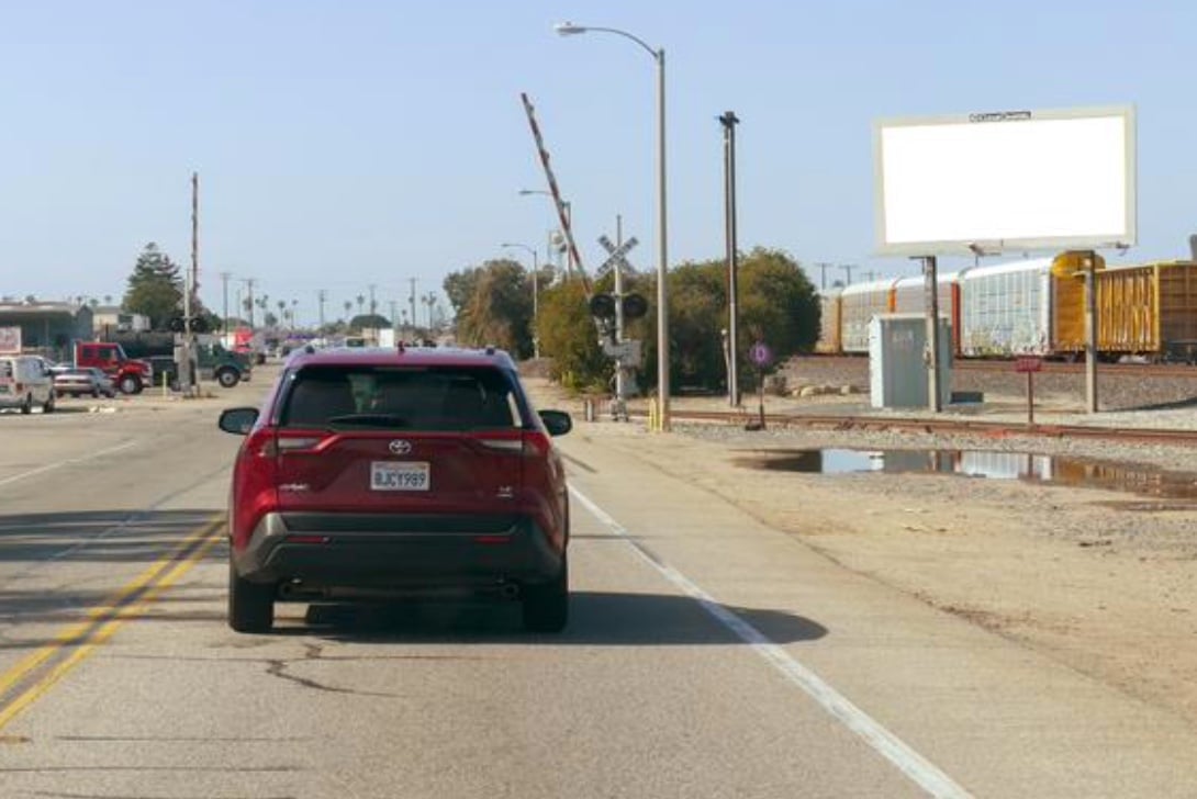 Location photo for E 5th St near El Parthenon (Oxnard)