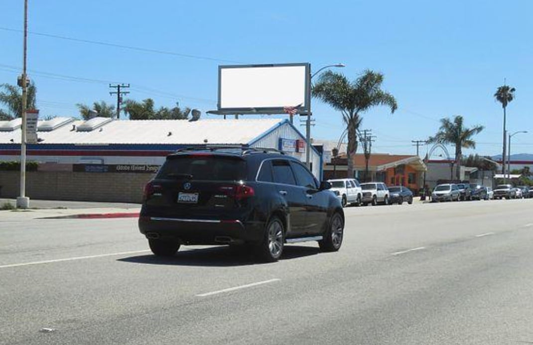 Location photo for S Oxnard Blvd near Bobilu Center, Five Points Northeast (Oxnard)