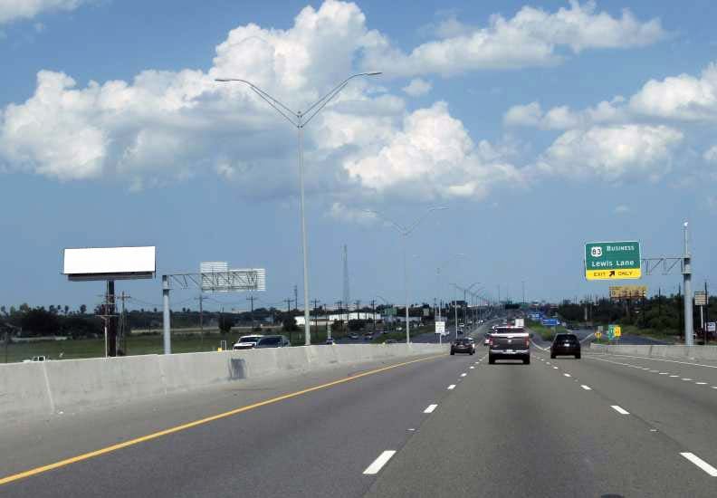 6709 W EXpy 83, Harlingen TX Right by Busy Strip Center/Plaza. Near Texas Regional Bank, Cheddars, Black Bear Restaurant, etc. Media