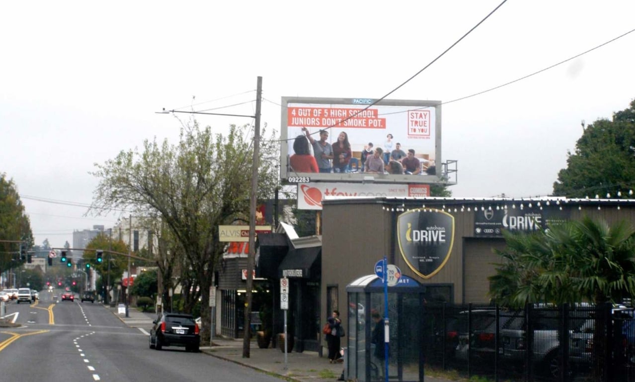 Location photo for NE Broadway near NE Broadway & 33rd, Sullivan's Gulch (Portland)