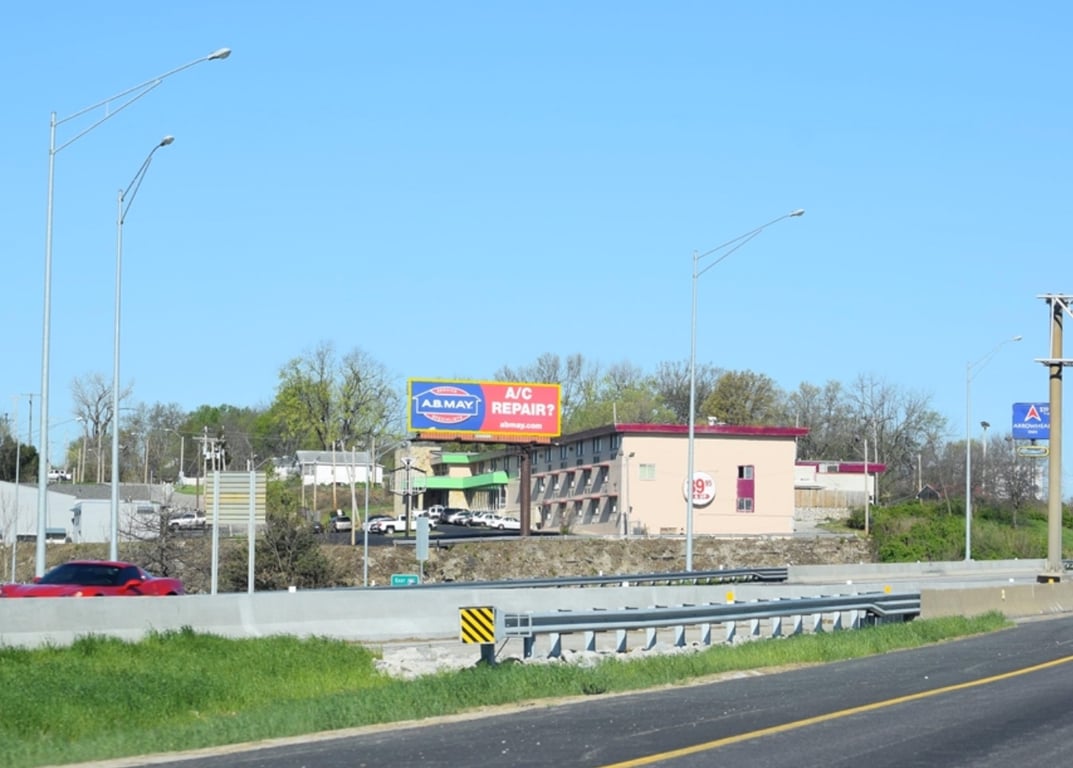 Location photo for E 31st St near On 40 Hwy at White Westbound, South Blue Valley (KCMO)