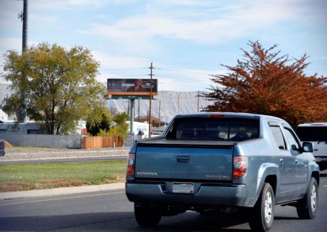 N/L I-70B, .25MI E/O 14th St, W/F Media