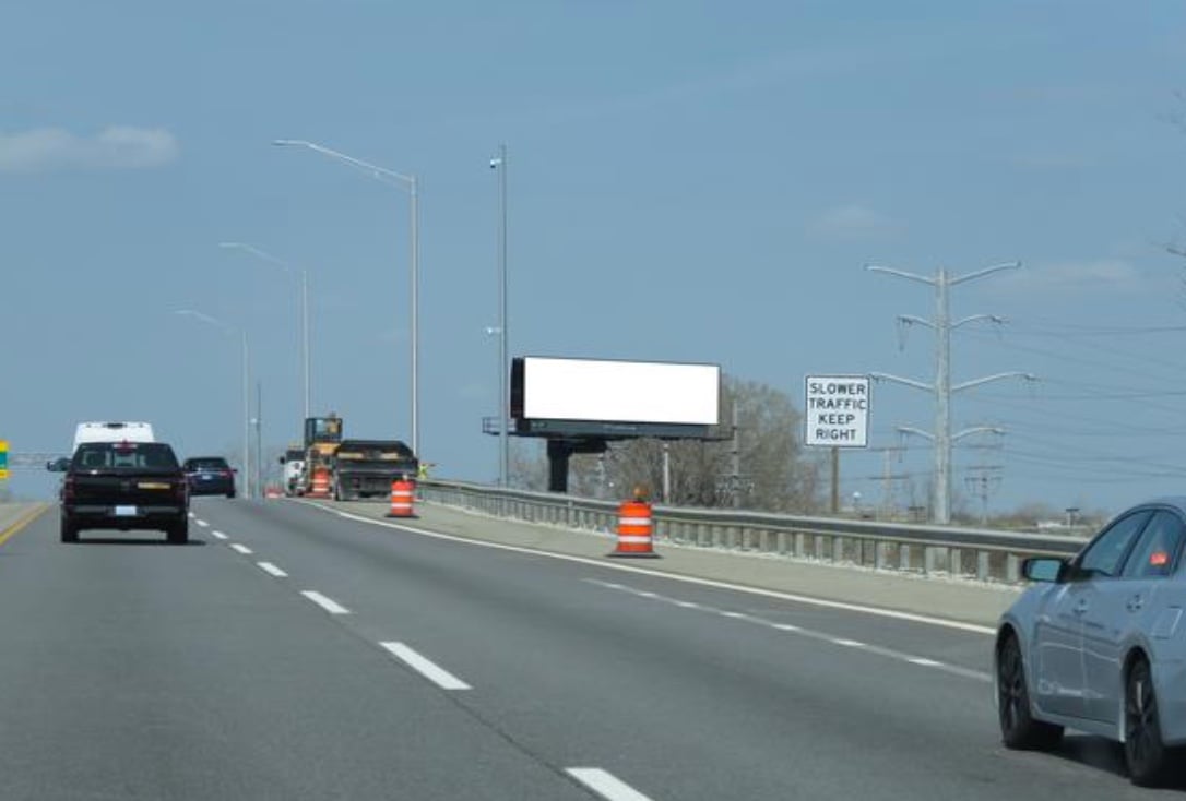 Location photo for S Waukegan Rd near Deerfield Park Plaza (Deerfield)