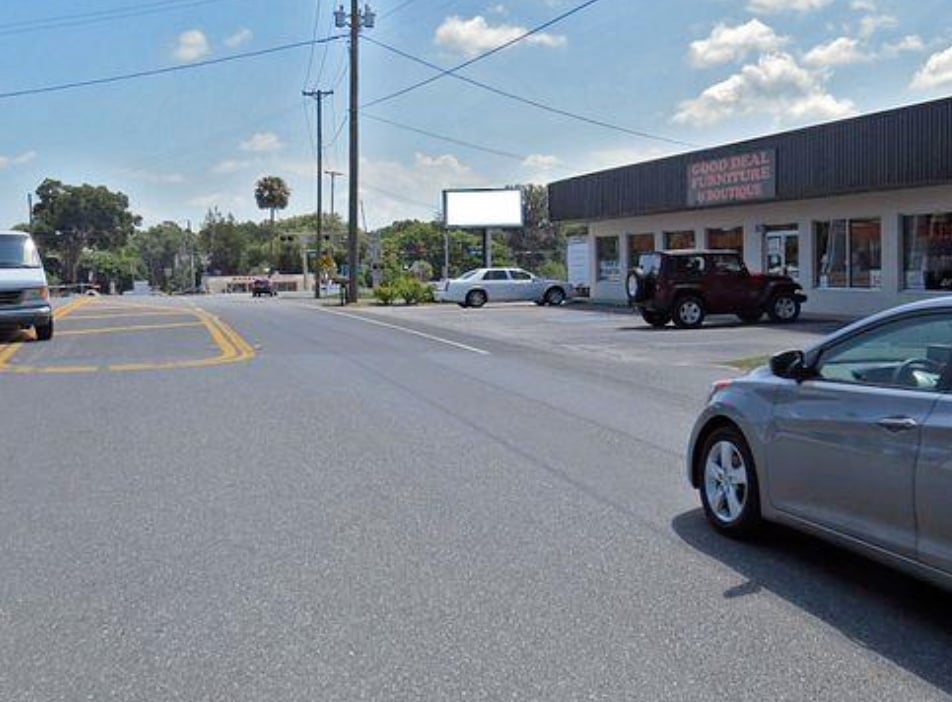 Location photo for SE Hames Rd near Color Your World Garden Center (Belleview)