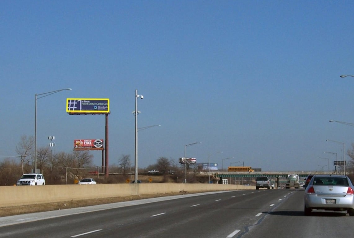 Location photo for Fieldcrest Dr near Oak Forest Heritage Preserve Trail (Markham)