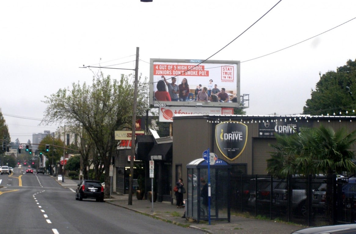 Location photo for NE Broadway near NE Broadway & 33rd, Sullivan's Gulch (Portland)