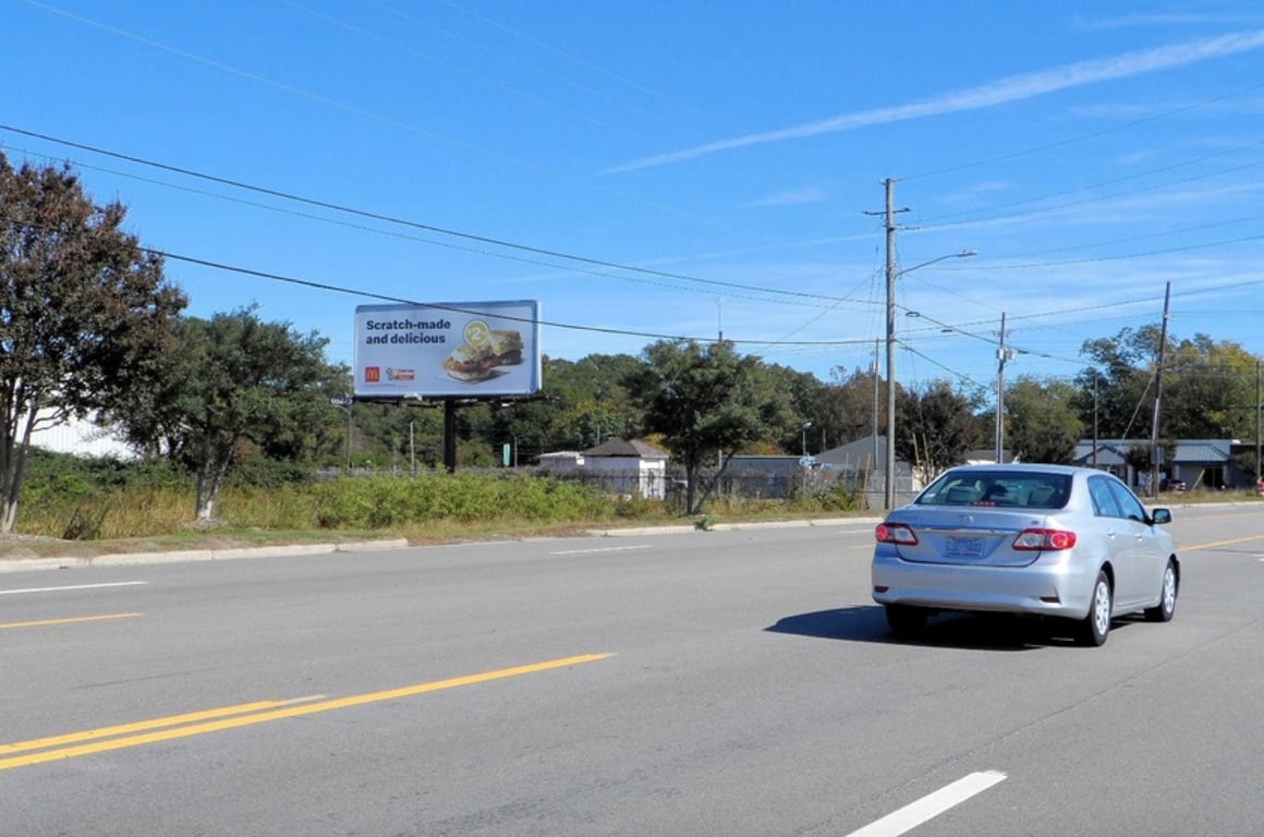 104 AIRPORT RD. 325 ft W/O NORTH GREEN ST(SR1531) NS Media