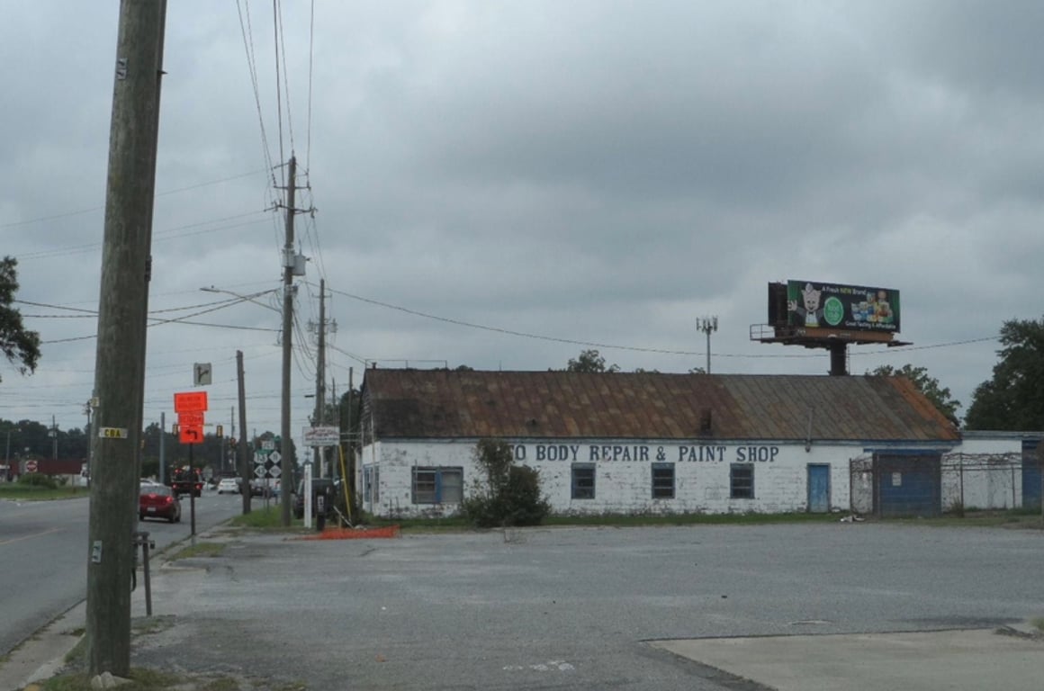 2204 DICKINSON AVENUE 150 ft E/O NC11(MEMORIAL DRIVE) NS Media