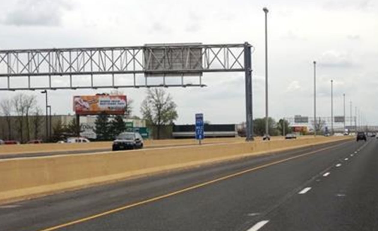 Location photo for Woodland Dr near OrthoIndy Northwest Hospital Main, Park 100 (Indianapolis)