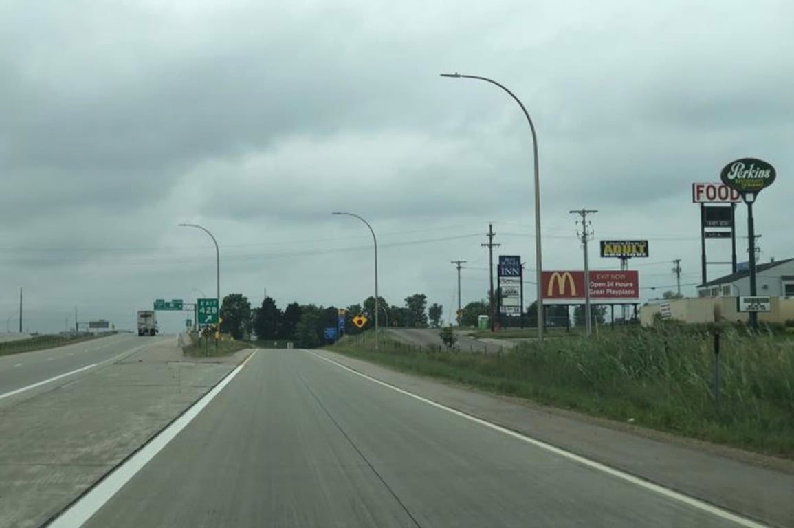 I-35 525 ft N/O Hoffman Dr. NW WS F/N