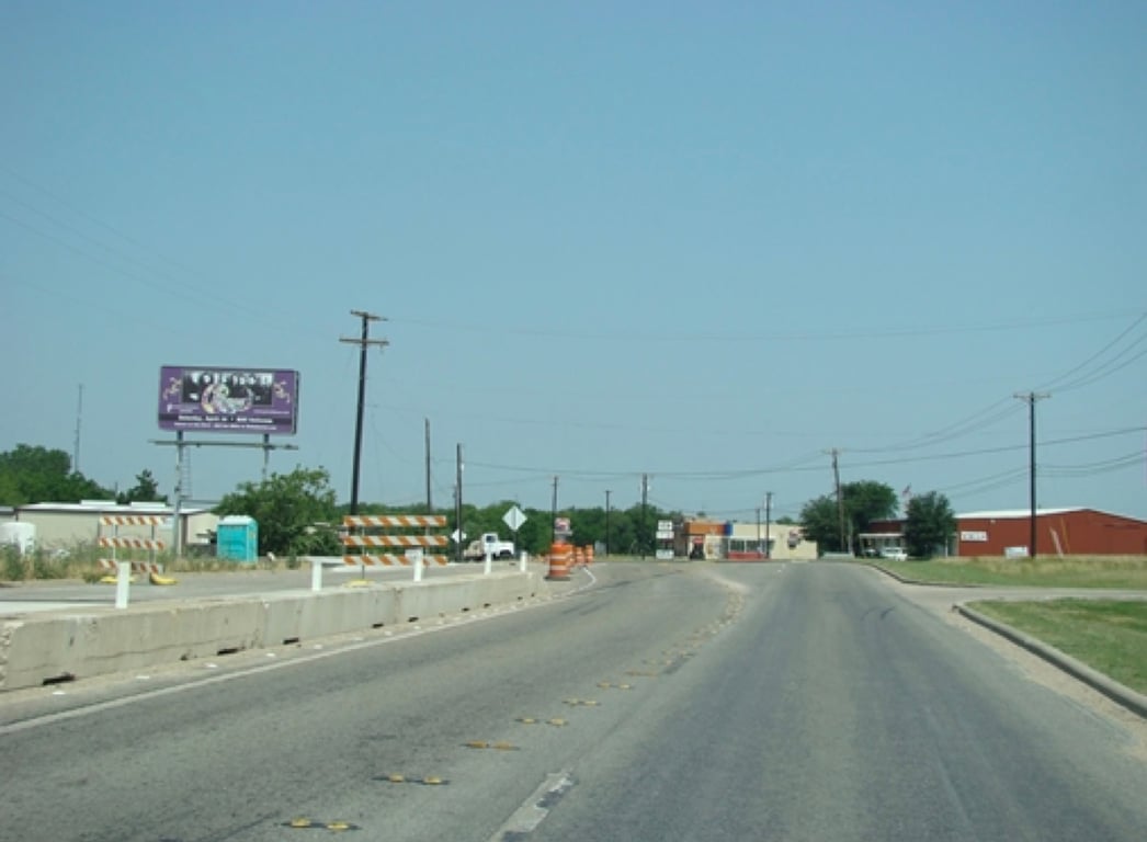 S/S SUN VALLEY W/O I-35 PE1 **BUCKET TRUCK ONLY EAST FACE** Media