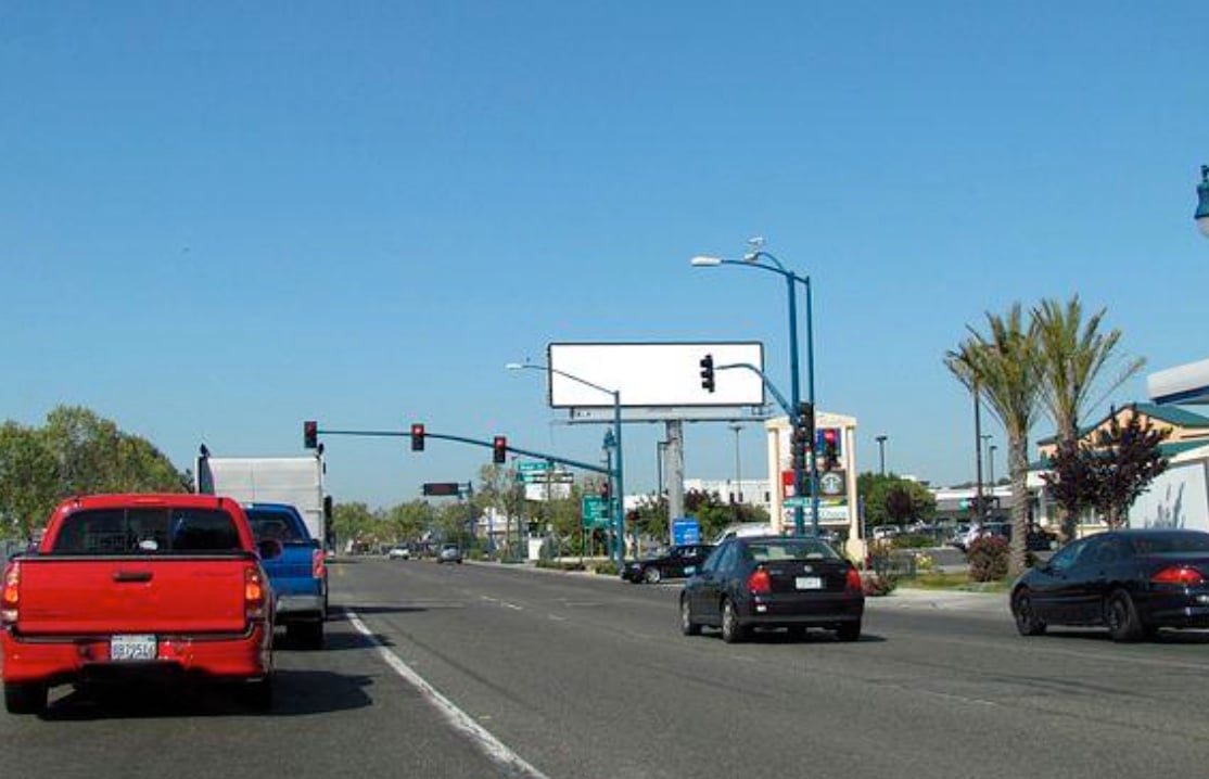 Location photo for 98th Ave near Empire Rd & Coral Rd (Near 98th Av) (Oakland)