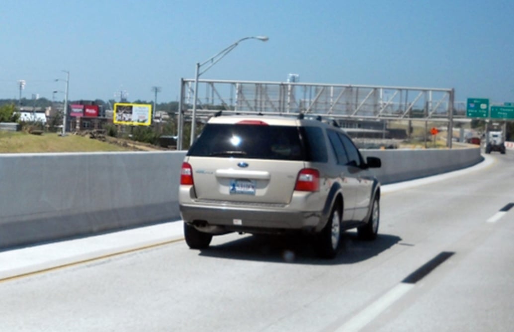 630 E I-244 SS 100' W/O HWY 75 EXIT EF (TULSA) Media
