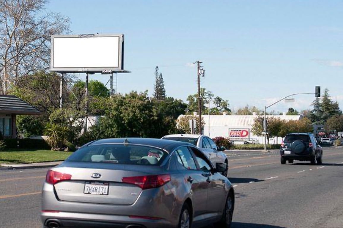 Location photo for Fair Oaks Blvd near Fair Oaks Blvd & Robertson Ave (SB) (Carmichael)