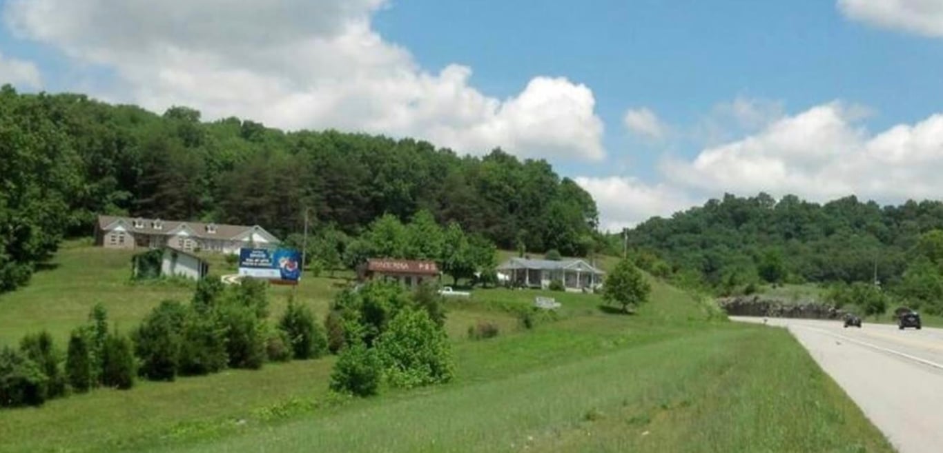 SR 461 0.3 mi S/O SR 1152 WS F/S Media