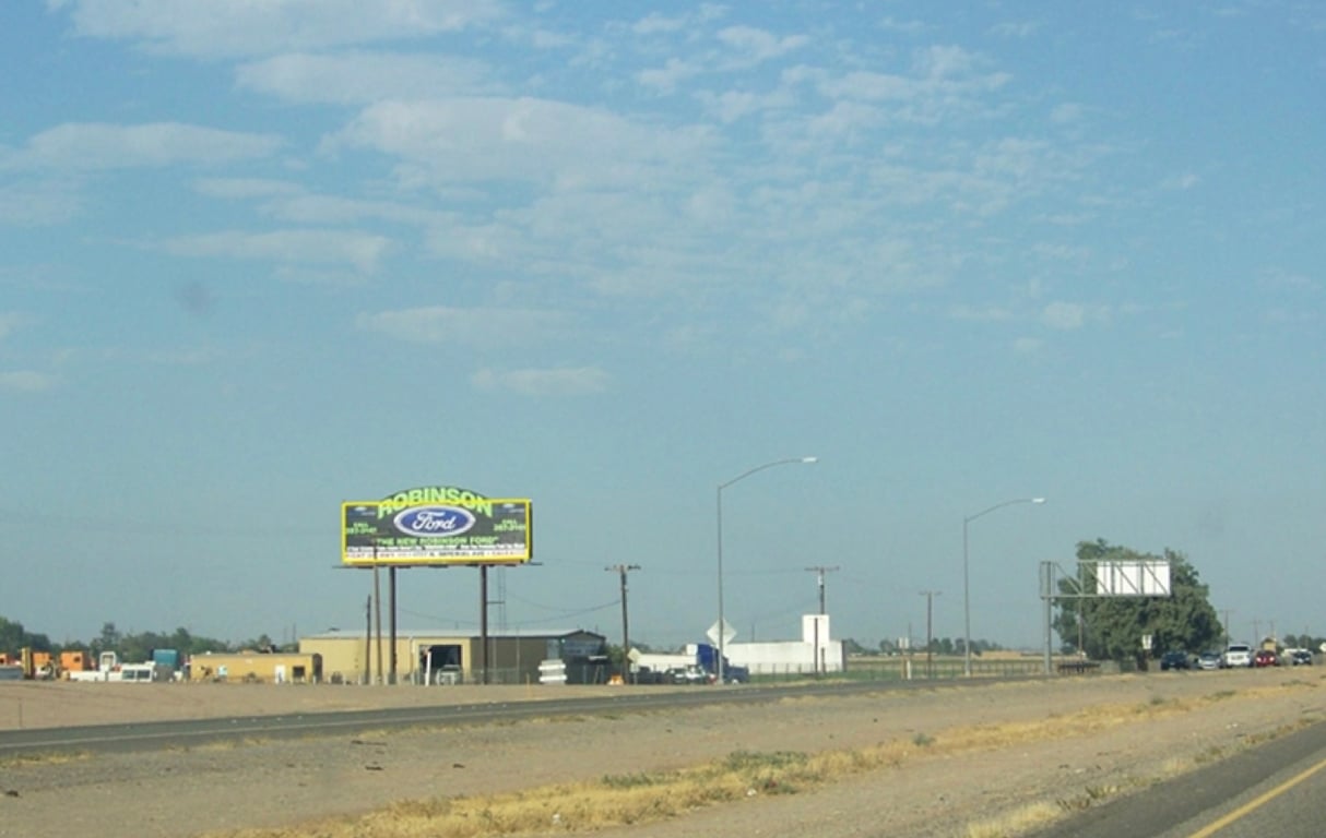Location photo for E Dealwood Rd near The Plaza (El Centro)