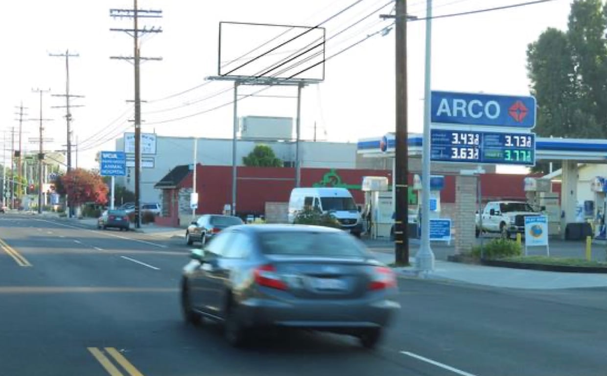 Location photo for Fallbrook Ave near Victory / Fallbrook, Woodland Hills (Los Angeles)