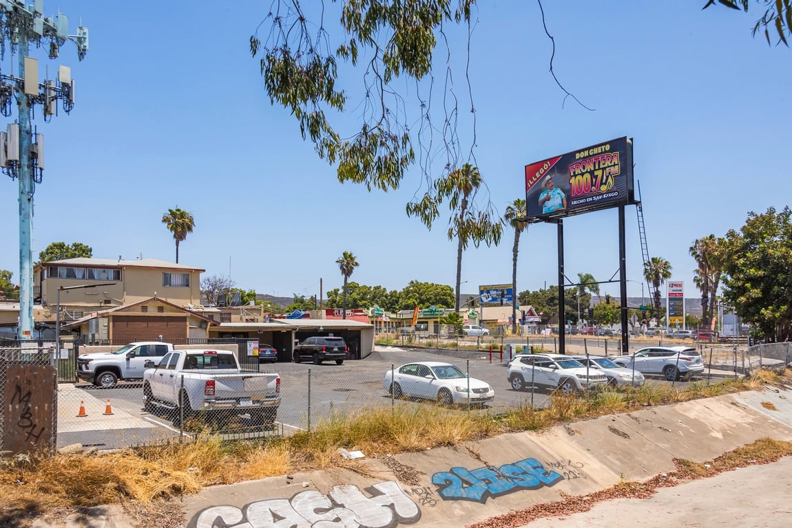 Location photo for W San Ysidro Blvd near Saldos, San Ysidro (San Diego)