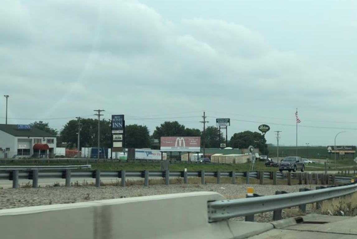 I-35 525 ft N/O Hoffman Dr. NW WS F/S