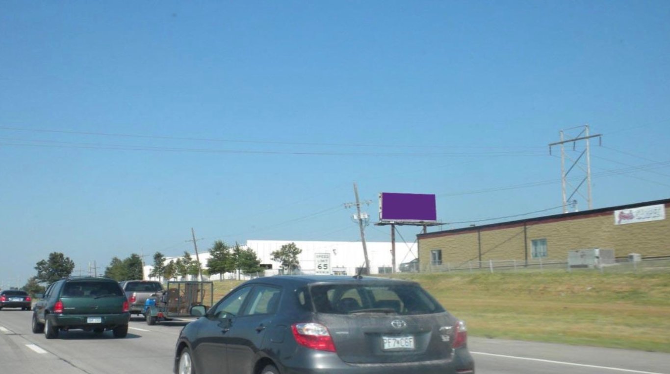 I-35 @ 110th Street E/S F/S Media