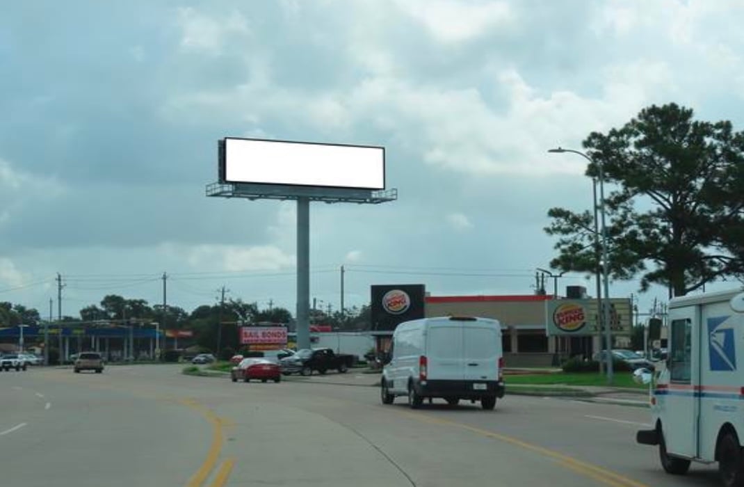 Location photo for Southmore Ave near Macroplaza Mall, Central Pasadena (Pasadena)