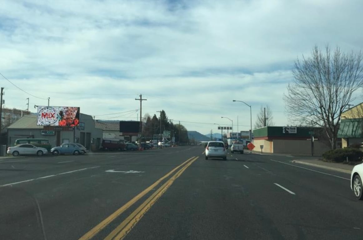 Location photo for N Pacific Hwy (Hwy 99) WL 200' n/o Table Rock Road - South Face