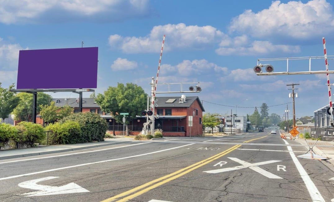 S/L W 4TH ST 90 FT W/O N FRONT ST E F/E Media