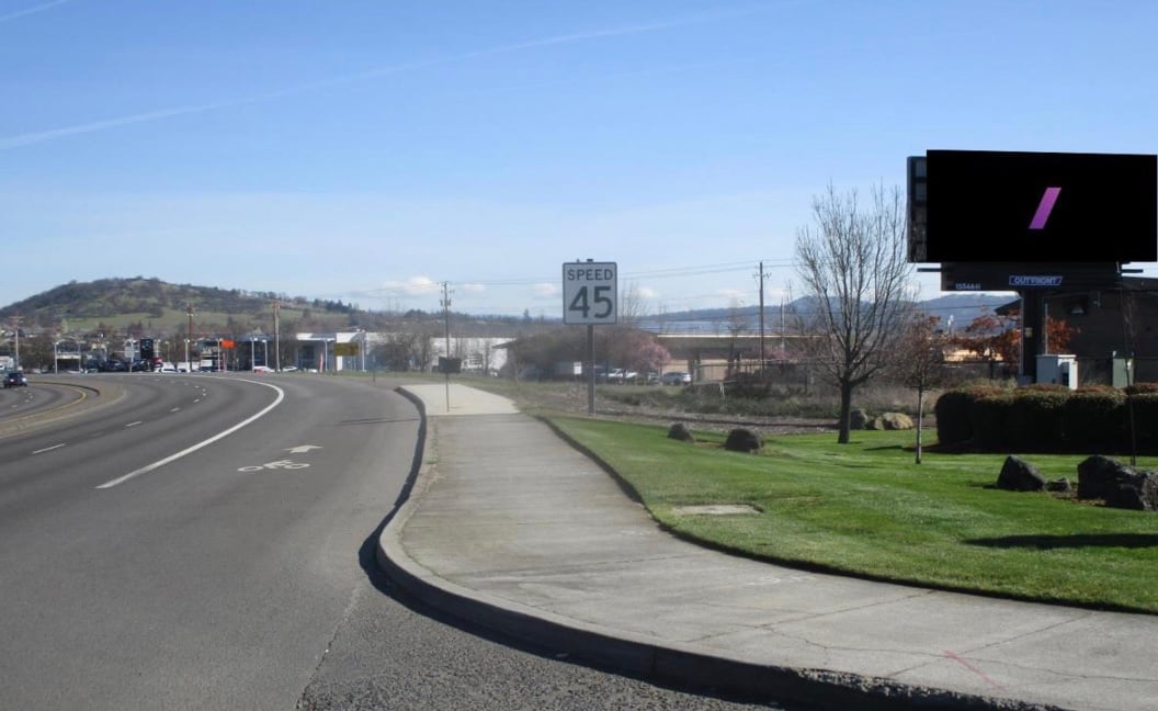 Location photo for Crater Lake Hwy near Delta Waters Rd - North of Safeway Access Road (Medford)