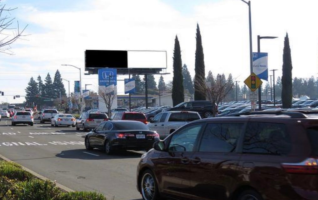 Location photo for Greenback Ln near Auburn Blvd & Greenback Ln (WB) (Citrus Heights)