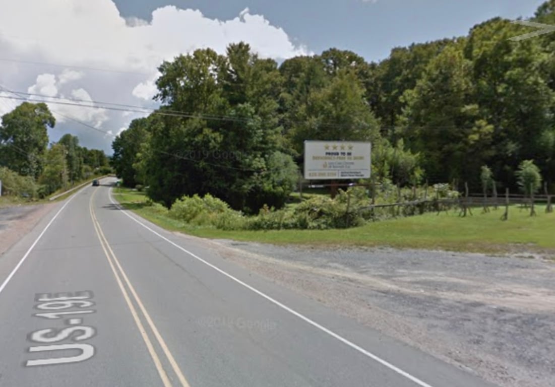 Location photo for Peter Hardin Ln near Elk River Falls Sign (Elk Park)