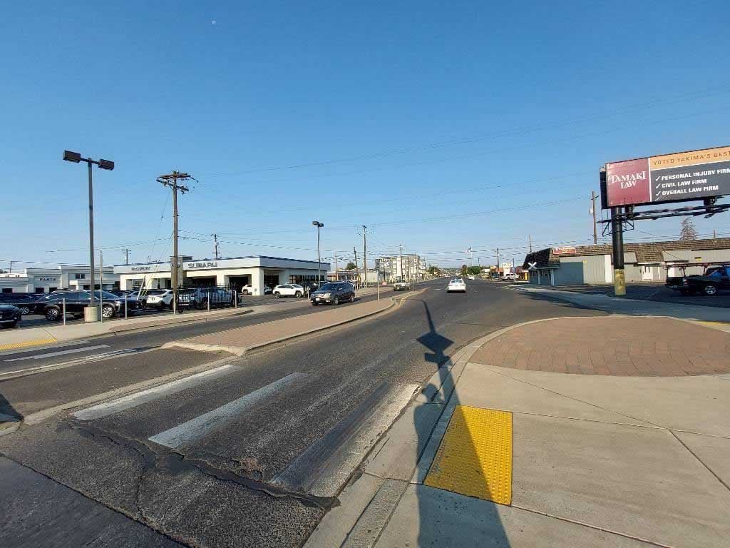 N/L FRUITVALE BLVD 109 FT E/O N 6TH AVE E F/E Media