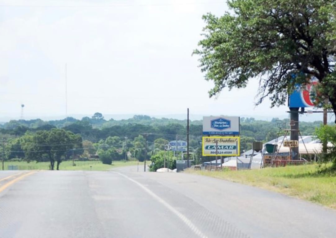 AU0010 US 87 W/S 1.1 MI N/O US 290 Media