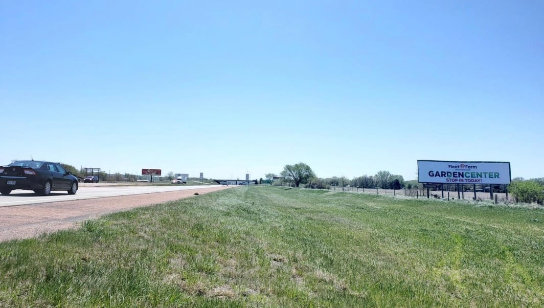 I-29 0.6 mi N/O N Shore Dr. (Exit 4) WS F/N Media