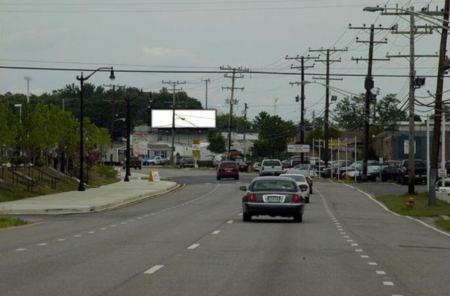 Location photo for Davis Ave near 2nd St / Davis Ave (Laurel)