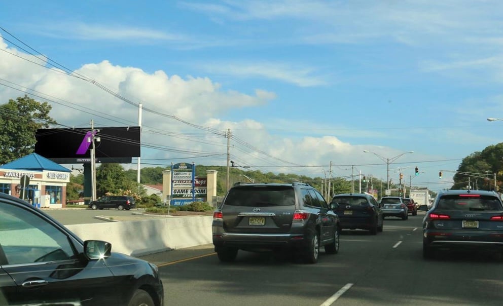 Rt 10 1.3 mi W/O Rt 53 N/S F/W Media