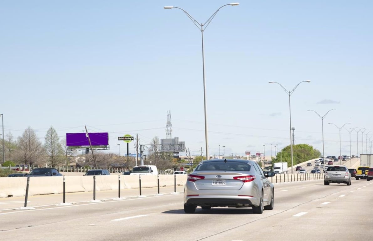 Central (75) 1000' N/O Parker Road W/S F/S Media