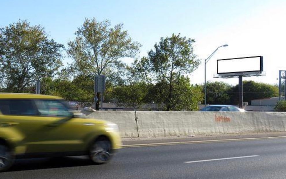 Location photo for I-35 Frontage Rd near I-35 N Access Rd. In Front Of 4030, East Side (San Antonio)