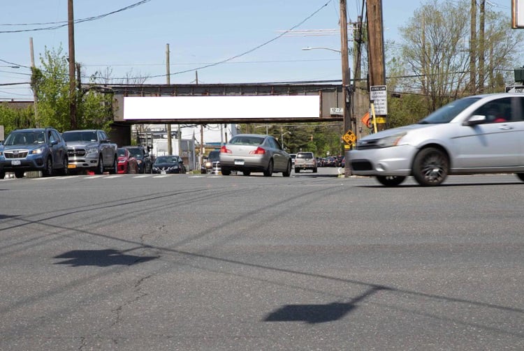 Location photo for Ocean Ave near Ocean Av (RV) / Merrick (Lynbrook)