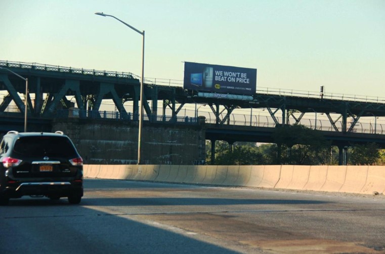 Location photo for Roosevelt Ave near Sky View Center Management Office, Corona (Queens County)