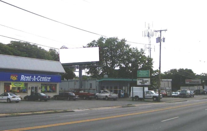 Wlmson .10 mi N/O Jct Wlmson/Liberty E/S F/N Media