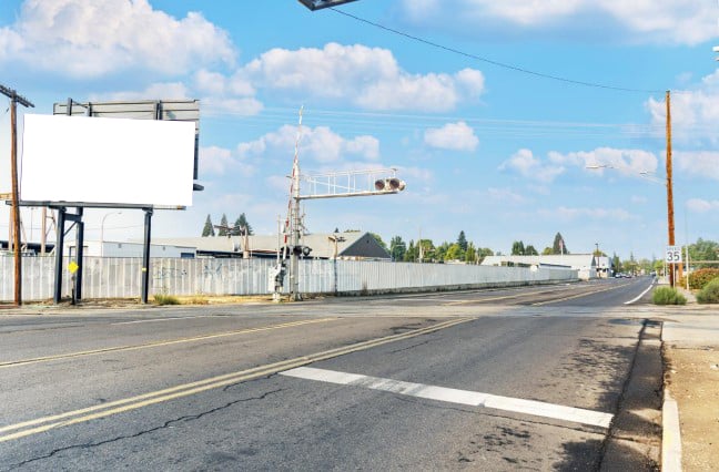 S/L W BARNETT ST 336 FT W/O S RIVERSIDE AVE E F/E Media