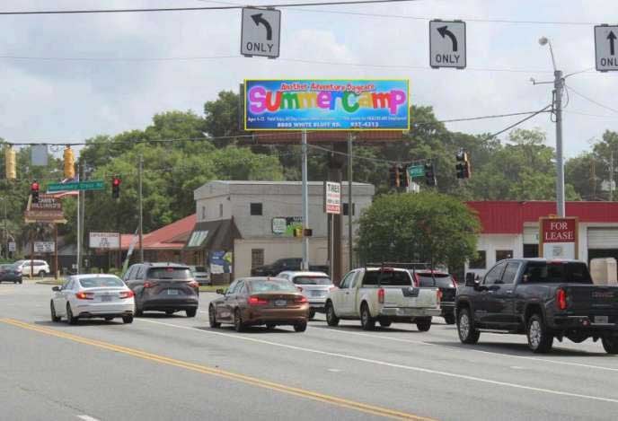 E/S WATERS 150' N/O MONT XRDS F/S Media