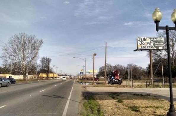 S/S HWY 82 W. AT GOLF F/W Media